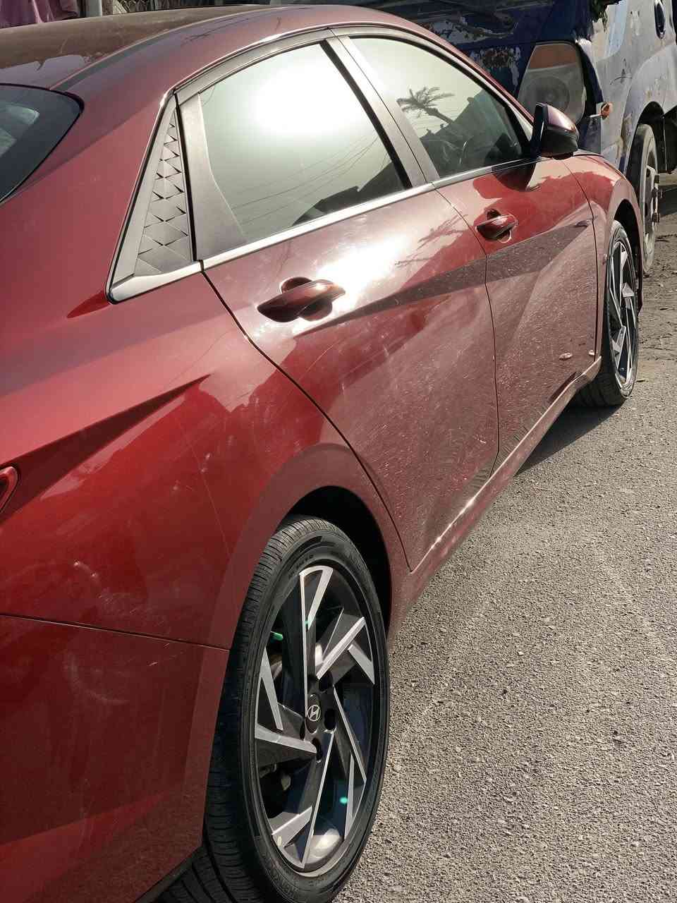 السلام عليكم🙋‍♂️
النترا هايبرد 2024احمر وارد أمريكي فول واحد ع واحد داخل ابيض ماشيه 17000milرقم بغداد باسمي تحويل ثاني يوم السياره كامله بس صبغ بنيد حادثها موضح بلصور صارلها شهرين من وصلت بغداد اي نقص مابيها مواصفاتها معروفه ميحتاج اذكرهن  مكاني بغداد *********** 
السعر 175 $ وبيها مجال
