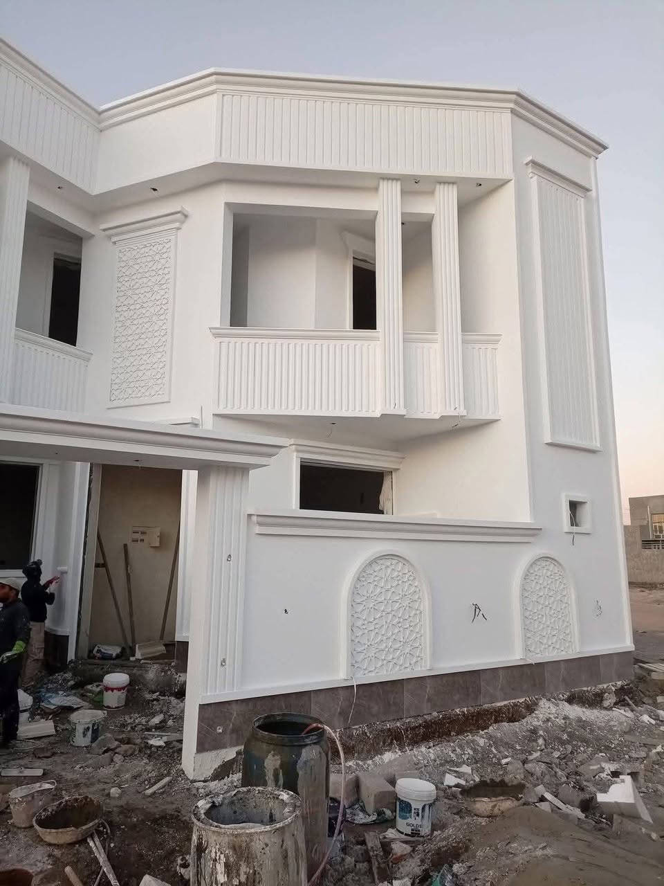 بناء الدور السكنية وفق أحدث المواصفات الهندسية
تنفيذ جميع أعمال البناء من الأساس إلى التسليم النهائي وبأعلى درجات الدقة والجودة، مع اعتماد الأساليب الحديثة بالعمل والمتابعة المستمرة بكل مراحل التنفيذ.
▪️ تنفيذ هياكل وإنشاءات سكنية
▪️ تصاميم حديثة وعملية
▪️ استخدام مواد بناء رصينة
▪️ أعمال صب وتسليح وفق المواصفات
▪️ تمديدات كهرباء وصحي مرتبة
▪️ تشطيبات داخلية وخارجية مميزة
▪️ واجهات حديثة وفخمة
▪️ سرعة بالإنجاز مع الحفاظ على الجودة
▪️ إشراف ومتابعة دقيقة لكل التفاصيل
خبرة بالعمل واهتمام بكل جزء من البناء حتى يكون البيت مرتب، متين، ومريح للسكن.
نوفر تنفيذ يناسب مختلف المساحات والميزانيات وبأسعار مدروسة.
للاستفسار والتواصل:
***********
***********

