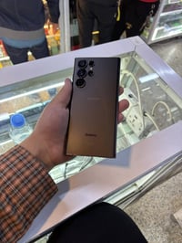 S22Ultra ذاكرة 256  تك سيم  رام 24  مبدب قاعدة شحن  وبدون قلم  سعرة 37...