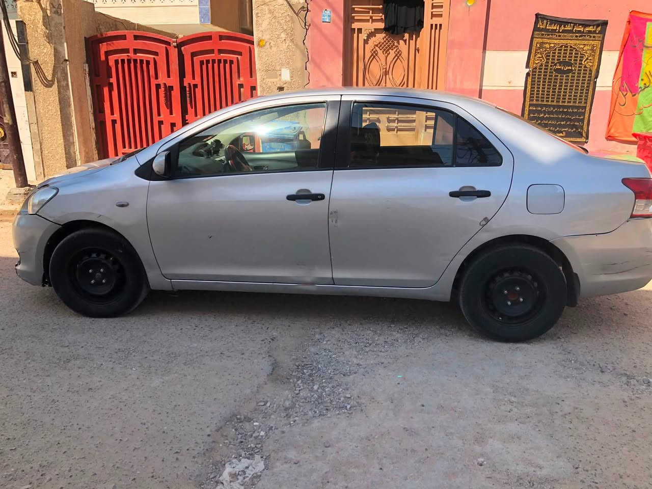 المكان بغداد
🚗 يارس 2008 خليجي للبيع

✅ السيارة بدون ضربات
✅ وارد ورصعات وخدوش فقط
✅ سنوية 29 باسمـي
✅ رقم أربيل (تحويل بأي وقت)

🔧 الصيانة والتبديلات:

* كهربائيات كاملة
* فيت بم، بلكات، مجاول، وبطارية  كله جديدة
* أرضية جلد
* شاشة + كاميرا
* كير ومكينة مكفولات
* تم تبديل المكينة إلى 1600cc بسبب صغر حجم المكينة السابقة

📌 الملاحظات:
❌ الكمبريسر يحتاج تصليح/تبديل (منظومة التبريد كاملة ومثل الثلج لكن الكمبريسر تعطل بسبب الغاز وغير اصلي
❌ الدعاميات مضروبات كما موضح بالصور
❌ واير الكاميرا مقطوع فقط
❌ الصدر الأمامي يحتاج داريم
✅ الخلفي والدبلات جدد ياباني

💰 السعر: 75 ورقة

للاستفسار مراسلة على الخاص او رقم ***********
