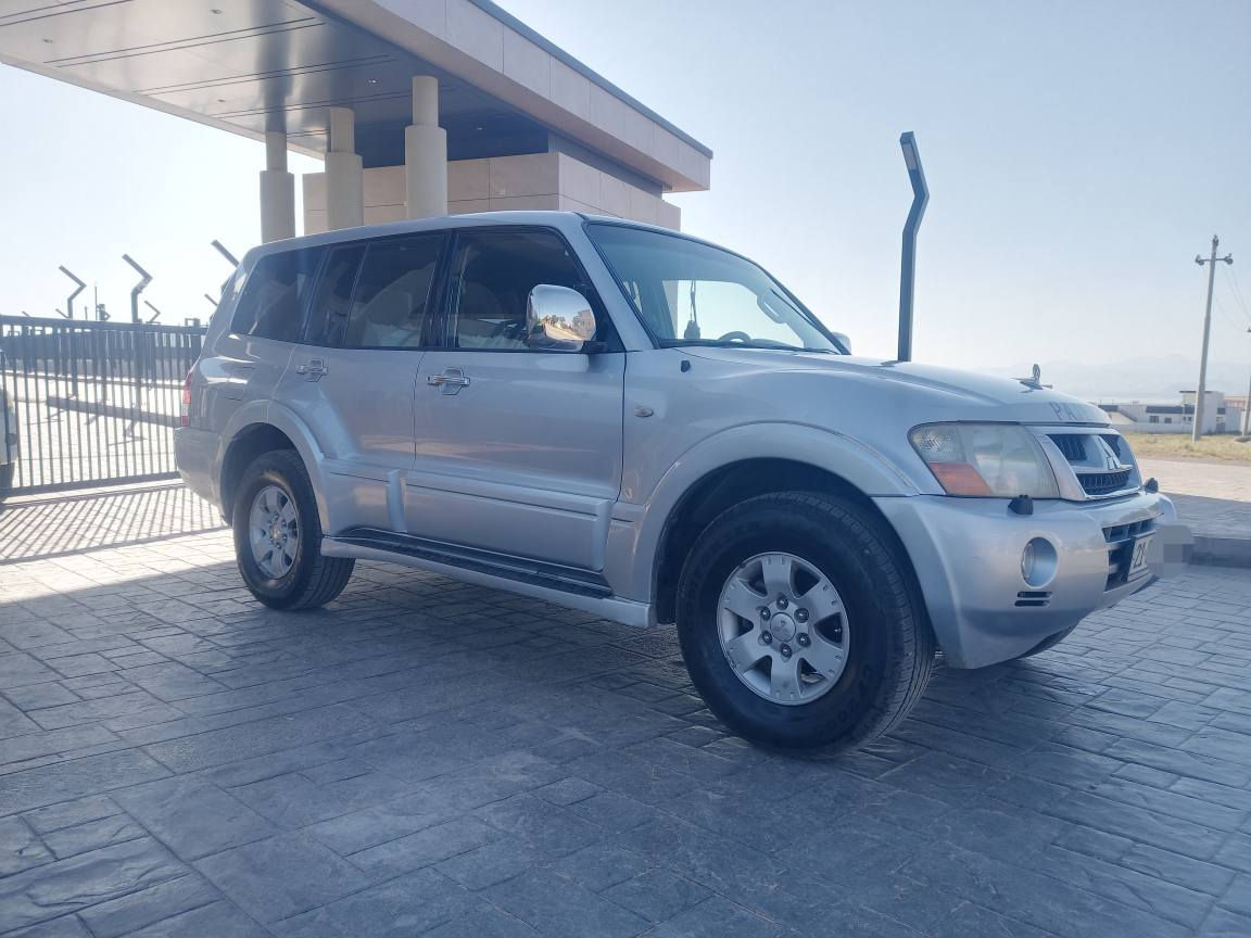 پاجیرۆ 2006   GLS 
خــلــیـجــی نـــمــونـــــەی پـــــاکی ســـفـــری شــەریـکـە
تــحـــویـل ئەســـڵی ڕەقـــەم ســـلێـمـــانی ســــەنــەوی تـــــا 2029 تـازەیـە بەنـــاوی خــۆمــانـــەوەیـــە
بــــێ بــــۆیـــاخ بـــێ شوخــــت بـــێ کــــرانـــەوە قەتـــرە کــاڵـــبونەوەی نــــیـــە تەنها یەک بــســت کـــەمتر ساردی هەیە 
فـــول مواســــەفـــات گێـــڕ ئـۆتـۆماتیک و عــادی ســێ ڕیـــزکــــوشن تــەبـــریــد مـــەرکـــەزی ABS چـوارجـام
کـــــارەبـــا ئــاوێنە کــارەبــا ئاوێنەی دەخـــەوێــت نـــــاو فـــۆرمــیــکـــا ئارێـڵ کــــارەبــا دەبـــڵ ئـــەکســــــل بەخــــی لایــــت دۆسەی بــیـــلادی گڵۆپی ســـەر دۆسە مەکینە 3000 زۆر بەهەڵــمــەت و اقتصادییە
گـــێــڕ و مــەکــیــنــەو ئەکــســل و دەبڵ ئــەکســل و تەبریدو گــەرمــی و توندوتـــۆڵــی پرسیاری نـــاوێ
چوار تـــایـــەی ئــەســـڵی لــۆکـــی بــۆ بەستراوە
 بـــە هـــــەمــوو مانـــایــەک لــەســەر دەقـــی شـــەریـــکەیـــە و بـــێ مەســـرەفـــە 
ئـــەگــەر ســەیارەکـە نــانــاســیت و مــشـتەری نیت سەری خۆت و ئێمەش مەیەشێنە هەموو شتێک نوسراوە
نرخـــی ۹٥ وەرەقە
***********
ئەدمــــیــــنـــی  🌹❤ حلبجة, السليمانية
