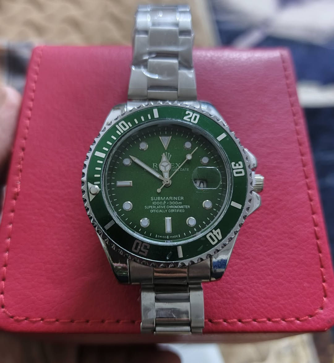 السلام عليكم
ساعة حديد ماركة روليكس كوبي ماستر ضد الماء بعدهة لوك جديدة لون الداخل اخضر بيهة عداد لمعرفة ايام الاشهر 
السعر ب12 الف الشراي يجي خاص و هذا رقمي ***********
