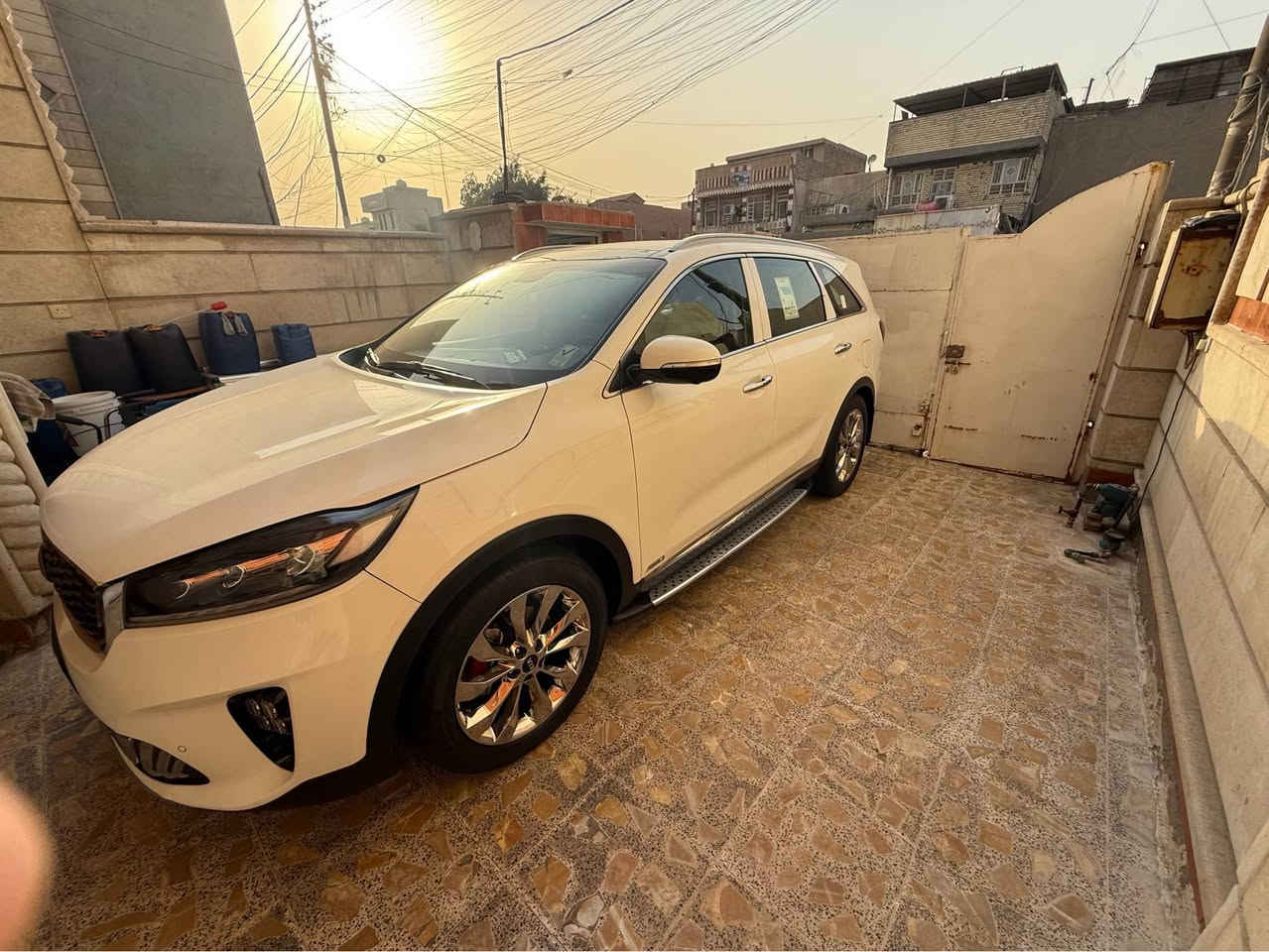 السلام عليكم 
كيا سورنتو موديل ٢٠٢٠
فول مواصفات جي تي لاين 
السياره جديده كلش ريحه الشركه بيه
ماشيه ٢٥ الف كيلو
للتواصل الاتصال على رقم الهاتف 
***********
متوفر واتساب واتصال بغداد, العراق
