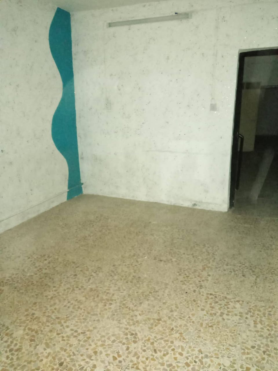 بيت للايجار المساحه 75 م طابق ونص
الطابق الاول يحتوى على غرفه واسستقبال وحولي ووملحقاته والطابق الثاني غرفه نوم فقط العنوان الزعفرانيه شارع الكهرباء قرب حسينيه الامام المهدي عليه السلام مقابل صيدليه زينه 
الايجار 300
للاستفسار ‏‪0771 147 2259‬‏
يوجد واتساب
