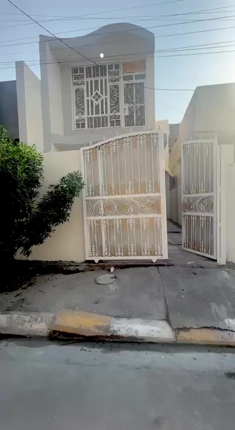 السلام عليكم مكلف بالنشر دار سكن طابقين مساحة ١٠٠ م في الحي العسكري خلف مدرسة المرسلين بناء طابوق كونكريت مسلح سيراميك الجدران أرضية كاشي يتكون من ٢نوم وهول ومطبخ ومنور داخلي وصحيات وطرمه خارجية علماًأن الدار فارغ حالياً السعر ٩٠ مليون وبي مجال للشراي اللاتصال ***********
