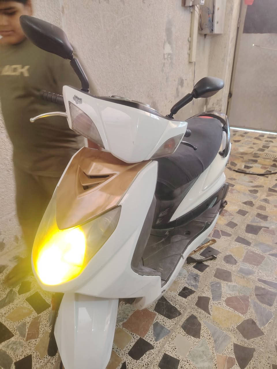 سلام عليكم دراجه سكسن فحل كابريتر  السعر  500 كهربائية  كله  كامله  سلف  هندر  كله شغال  كفرات  جدد زلغ مابيه  بوشه  ما مفتوحه  بس امبدليله  زنجيل  فقط   
 بس  الغفل مال  القبق البنزين ماينغفل  فقط غير مابيه  دراجه شوفت عينكم  نضيفه كلش  شلعه  تخبل  العنوان بغداد الحسينيه الراشديه 
رجا  بس الشراي  يتصل وتساب  او يراسل ***********
