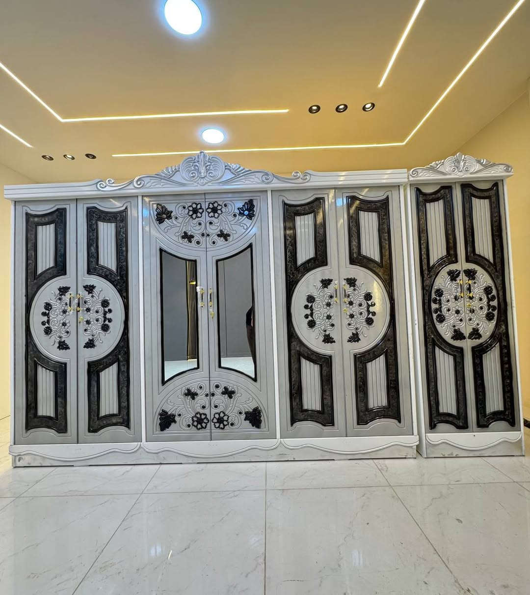 متوفر الان موديل جديد ..

السعر مليون و25 الف دينار 

سعر الشازلون الخزان 75 الف 

سعر الشازلون المقعد 50 الف 

غرفه نوم داخل معاكس خشب 3 ملم
خارج تحفير sns انديف 5 ملم

الصبغ حراري درجة اولى

6باب  متكونه من 9قطع

زاويه تصميم كنتوري بارتفاع الكنتور

السرير بلاويد اسود 6ارجل

قياس الكنتور ارتفاع 2.40 وعرض 3.20

النقل والشد مجاناً داخل بغداد 
الاطراف 40
يتوفر توصيل لجميع محافظات العراق 🇮🇶


**إذا كنت صاحب هذا الإعلان وتريد حذفه لأي سبب، رجاءا أرسل رسالة إلى الدعم الفني**