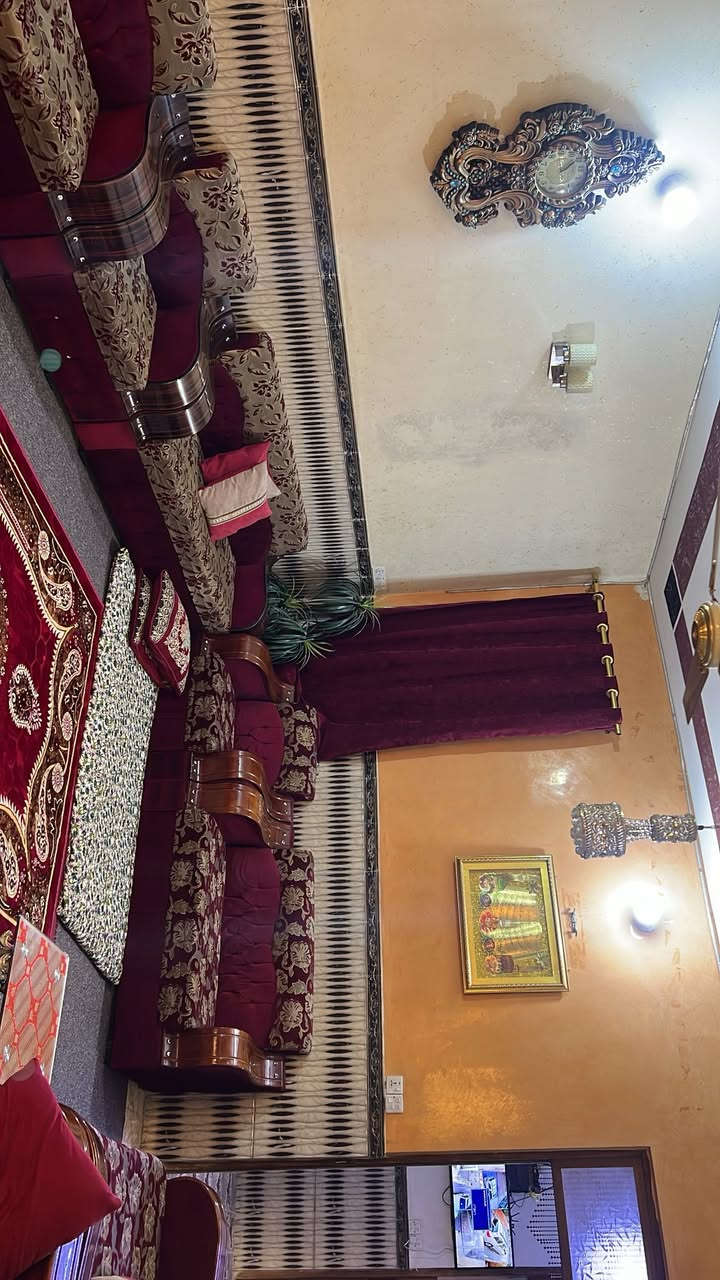 السلام عليكم بيت مساحه 150متر 3طوابق بناء حديث 5غرف نوم 3صحيات معزوله خارج البيت المكان بغداد الزعفرانيه سده جنابين سند 25مراوس بكاع اكبر اوبيت اكبر الاستفسار ***********
