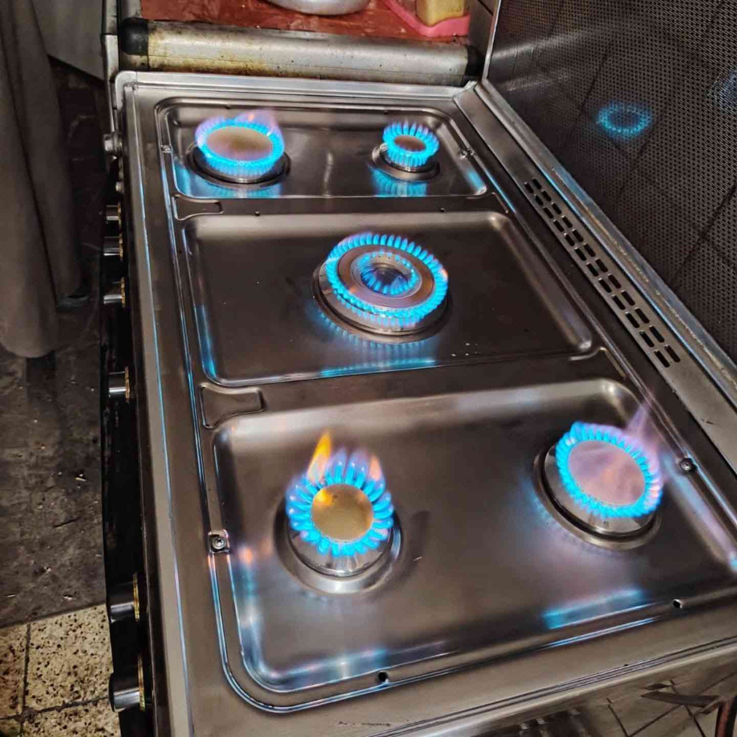 🔧✨ مركز الثقة لصيانة وتنظيف الطباخات موقعيا ✨🔧

طباخك تعبان؟ 👨‍🔧
بابه مخلوع، عيونه ضعيفة، جاماته مكسورة، أو يحتاج تبديل قطع؟
لا تشيل هم… الحل عدنا ✔️

📍 نجيك وين ما تكون (عمل موقعي)

✅ صيانة وادامة احترافية
✅ تبديل جميع المواد الأولية (ولفات – عيون – ممات – بوريات – جامات – باب الفرن)
✅ أسعار مناسبة وحسب الأعطال
✅ عمل مضمون + ضمان متابعة بعد العمل
✅ توصيل واستلام الطباخ من مكانك وإرجاعه بعد التصليح

💡 احنا مو مثل غيرنا… عدنا موقع ثابت، اسم معروف، وناس تشهد بخدمتنه 👌

📲 تواصل ويانه عبر الصفحة أو الواتساب:
***********
