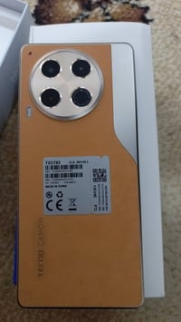 تكنو كامون 30 للبيع ملحقاته كاملة فقط تتبدل شاشته السعر 100 و بيه مجال...