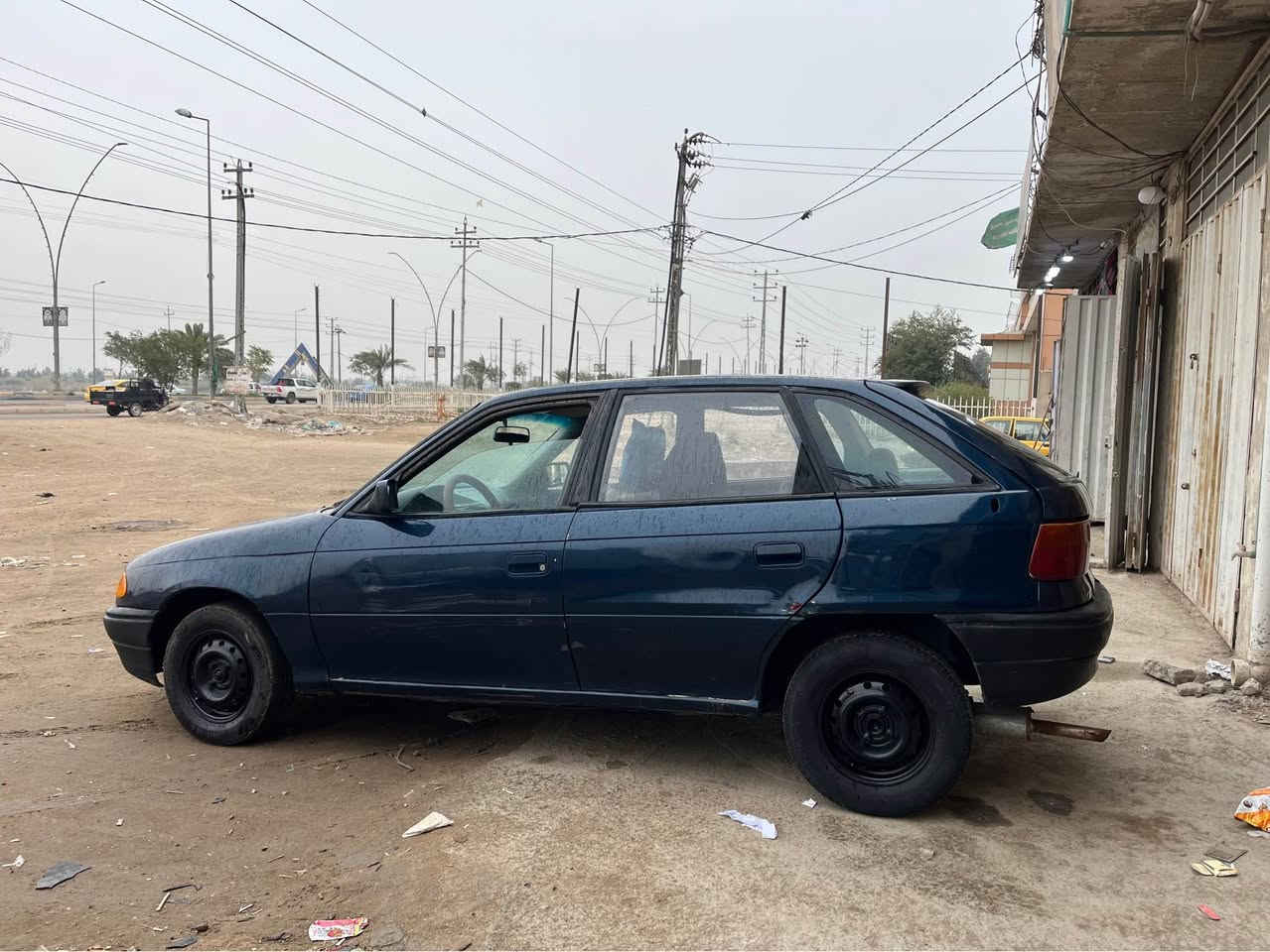 سلام عليكم اوبل استرا 
سياره نضيفه مصبوغه احزام جماليه 
ماعوزها كلشي مضخم صوت دمام 
شاشه كاربلي غرفة جديد من الدشبول للصندوك 
عوزها دبلات اربعه بس سعرها ٢٥ وبيها مجال بسيط مكانها كربلاء 
*********** كربلاء, العراق
