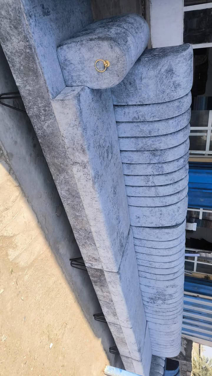 اسلام عليكم شباب عندي 4دواوين جديد غير مستعمل 11مقعد سبعه متر بلوك اسود صندوك بلاويد سفنج7سم مميز اول رجل حديد شقل درجه اوله الي يخدمنه ع باب الله يراسل او يتصل سعر المفرد 330 
*********** البصرة, العراق
