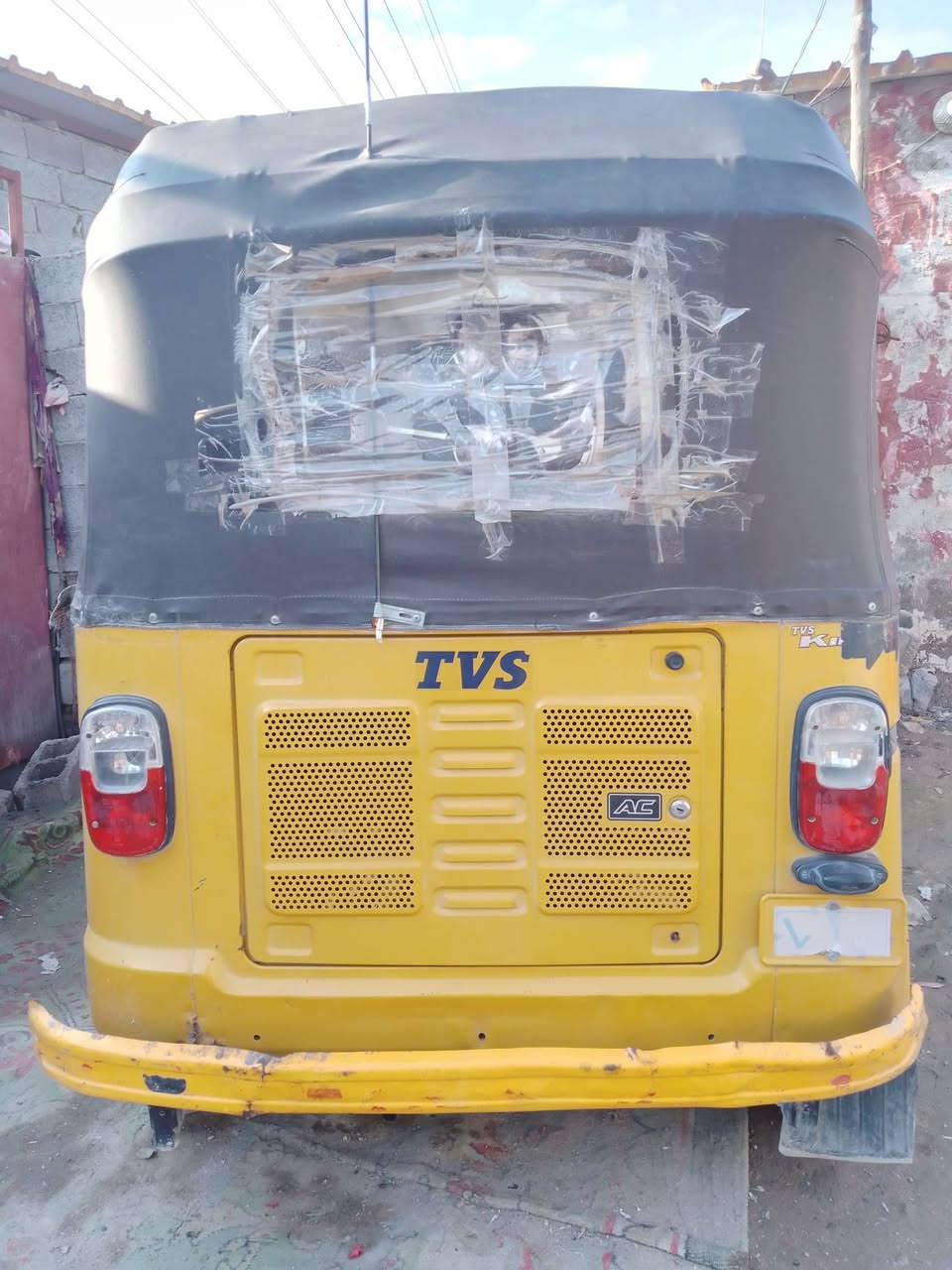 سلام عليكم تكتك 2019البيع مكينه لا مفتوح ولا مجفته كفاله والكشر كدامك وراق صوليه بس رادله عبار وبوربرين كدام رايده 4ملاين شراي ***********👉هاذه رقم متواجد عل وتساب مكان بغداد  شعله
