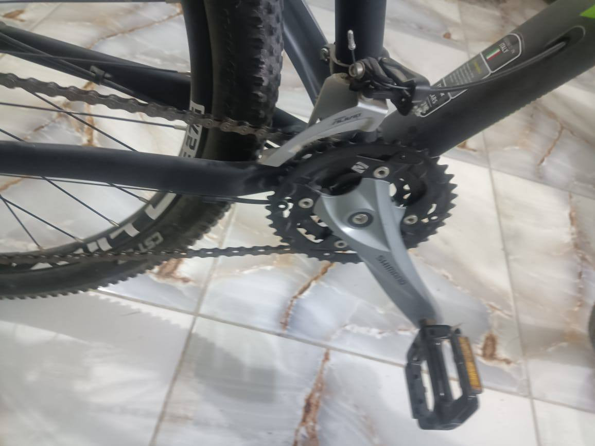 دراجة هوائية ماركة Trinx Elite 700 / D700 Elite جبلي للبيع دراجة نظافة 100/100
دراجة هوائية ماركة Trinx Elite 700 / D700 Elite جبلي للبيع دراجة نظافة 100/100 
گير شيمانو 
بريكات هيدروليك 
فريم المنيوم 
9 سرعات خلفية و 3 امامية 
حجم 27.5 
دراجة متكاملة من كل لنواحي 
سعرها 325 بيها مجال بسيط جدا
للاستفسار تواصل واتساب ***********
