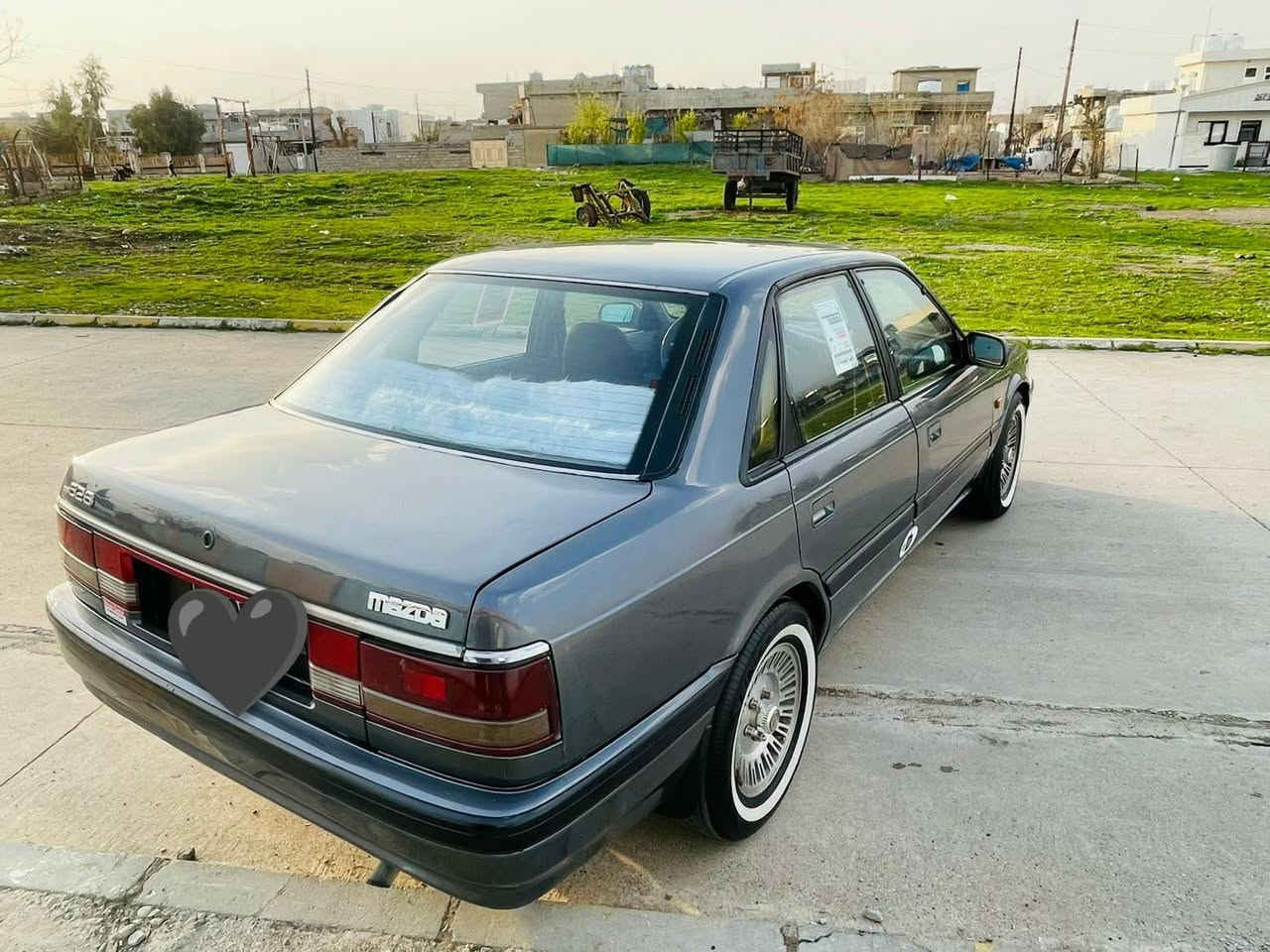 پێشەکی بەناوی خوا میهرەبان
مازدای 626
مۆدێل 1991
 هەشتو بەخە
ئاڕمی پلاستیکی سلێمانی بەشەرتی غەرامە
تەقەو ڕەقەی بەشەرت 
چوار تایەی تازەی خەت سپی لەژێرایە 
کامل بۆیاخ بۆ جوانی 
بێ دەعموولێدراوە 
ڕزیوی و خایسی نیە 
گێرو مەکینەی بە شەرت 
سڵایدە جام کارەبایە 
بەرگە دەرگاو ناو داشبڵی لۆکە 
بێ دوکەڵ و بێ سەرف
سەنەوی جنوبیشی لەگەڵە
  شوێن هەڵەبجەی تازە
ماڵی دۆستە 
نرخی 35گەڵاو کەمێک مەجالی برایانە
ژمارەی خاوەنی 
*********** دار بنديهكان, السليمانية
