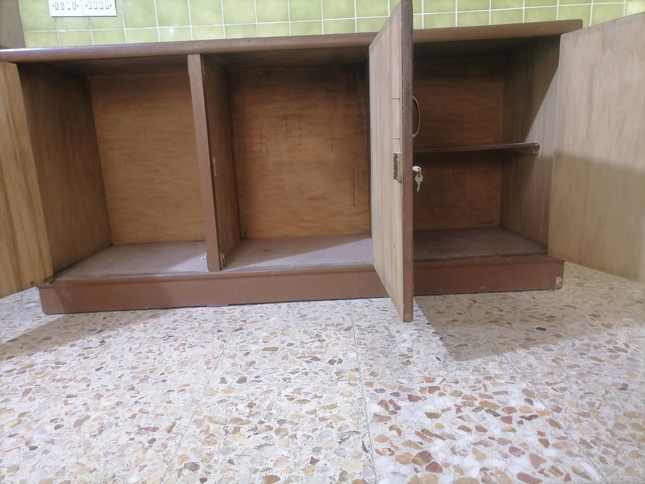 السلام عليكم
اغراض مستعمله نظيفه للبيع
بوفيه تزكام بيهه ضرر قليل جدا من الخارج ودواخلها جدا نظيفه السعر ٧٥
طخم قنفات اثنين مثل الصوره السعر ٢٠٠
ميز  السعر ٢٥
وبيهن مجال العنوان داموك الحقوقيين
للاستفسار مراسلةالصفحه


**إذا كنت صاحب هذا الإعلان وتريد حذفه لأي سبب، رجاءا أرسل رسالة إلى الدعم الفني**
