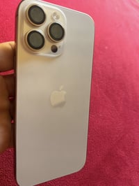 ذاكرة ٢٥٦ • بطارية ٩٨٪ • ملحقات كاملة