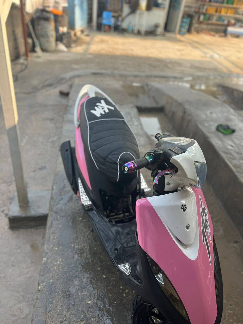 دراجه ماكس عدله ماكس اكله من كلشي اي ناقصه مابيها صارله شهر ونص من طلعتها حاويه مكينه بوش 55 ابلادد شرط الفحص كهربيات كل شغل وعليها شوي تزويد مثل قطر قبق فلوين وغلاف كشن رياضي وايدات بانزين ويدات ابريك سبع الوان و كفرات بلون الوردي شي مختلاف بالناصريه هذه اللون وكل دهن امزويل ادريله يعني اي ناقصه مابيها شرط مامفتوح برغي بالمكينه


**إذا كنت صاحب هذا الإعلان وتريد حذفه لأي سبب، رجاءا أرسل رسالة إلى الدعم الفني**