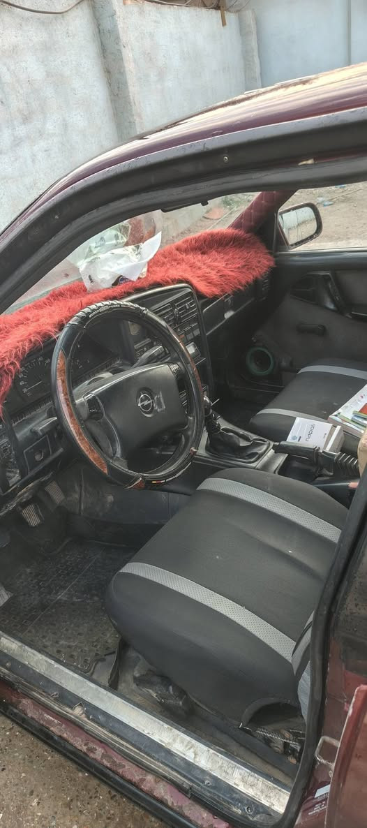 اوميكا للبيع موديل93 رقم كركوك دولي شرط تحويل كير ومحرك شرط  صدر امامي وخلفي وتواير طخم قبل شهر شديتهن مرشوشه جماليه  سعر 38
***********
