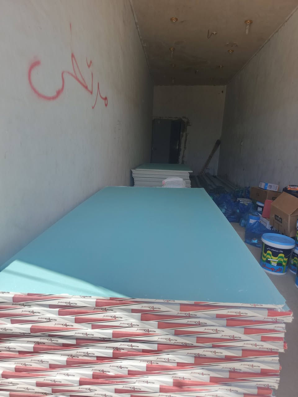 بشرى سارة لأهالي الشنافية الكرام! 📢
مكتب سمارت للديكور والأصباغ. 
كل ما تحتاجه لتجديد منزلك أو محلك تجده الآن تحت سقف واحد في مكتب سمارت للديكور والأصباغ! 🌟🛠️
 متوفر لدينا الآن وبأفضل الأسعار:🎨
 أرقى أنواع الأصباغ والدهانات الحديثة.🧱 
ألواح الجبس بورد بجميع الأنواع السعودي والتركي مع كامل ملحقاتها وهياكلها الحديدية.✨
كادر احترافي للديكورات والطلاء 
 أحدث مواد الديكور الداخلي التي تضفي لمسة فنية على بيتك.📍 الموقع: الشنافية | صوب الخسف | قرب محلات زهير الحمداني للزيوت.
***********
