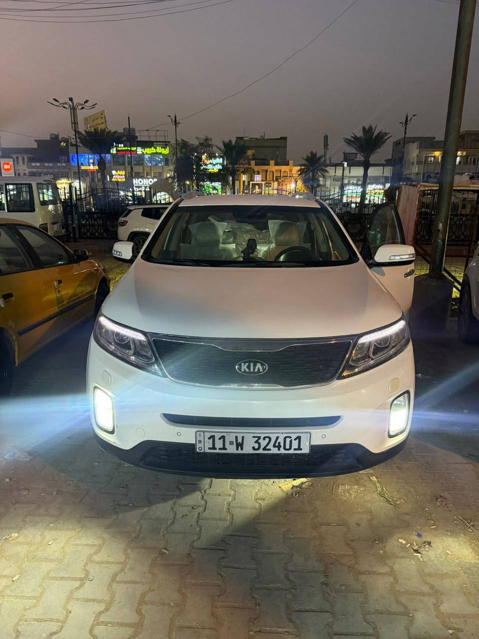 السلام عليكم كيا سورنتو موديل 2014   فول مواصفات ماعدا بنورامة كير مكينة بشرط كفالة سيارة احلا من صورة بيها بس باب صبخ  السعر 165 وبيها مجال قليل مكان سيارة بغداد مدينة الصدر الاتصال ***********    ***********ممتواجد علئ فيس
