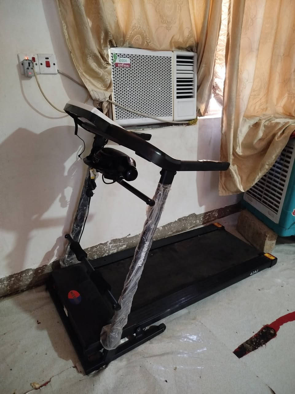 جهاز جري للبيع ماركة House Gym
جهاز يتحمل وزن 120 كيلو قبل 3اشهر اخذتة 425 الف وكالة
جهاز عطل بلكارت يقرة بشاشة E02 
سعر حاليا 150الف قفل مكاني بغداد الزعفرانية شارع الكهرباء 
***********

