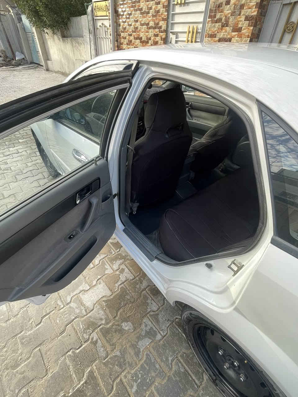 اوبترا ١١ رقم انكليزي باسمي تدفئة تبريد كير مكينة خير من الله السيارة بيها جاملغات امامية بدون حادث وجنطة ضربتها البك لايت الخلف السائق 
مكان السيارة بغداد 
***********
السعر ٦٨ وبيها مجال
