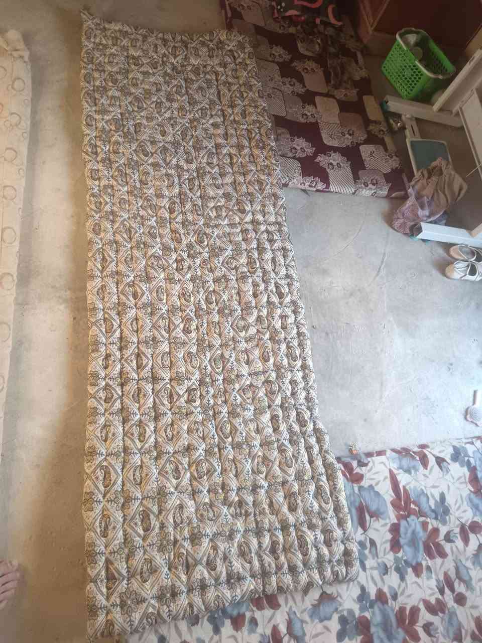 السلام عليكم ورحمة
امي خيطه الحجيه خياطة صار 30 سنه تتخيط جودليات
الجودليه بي 7 الف بيها مجال بسيط هذ خياطها 
رقم
***********
