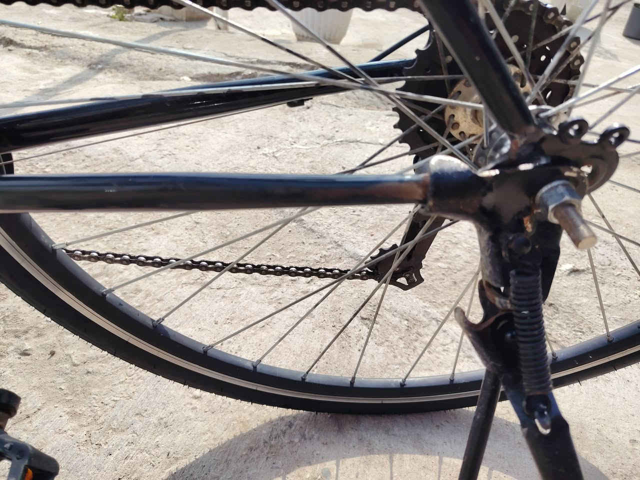 السلام عليكم بايسكل للبيع شي 700 الحجم 28 والسعر 100 وبي مجال
***********
