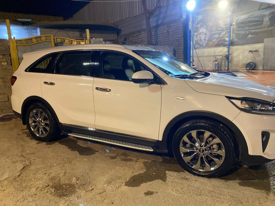 السلام عليكم
سورنتو موديل 2020 استلام شركه ماشيه 85 الف مكينه 4 تبريد قطعتين 5 راكب 
بدون حادث بدون صبغ فقط بارد حافه البنيد السياره على وضع الشركه السعر 185 قابل للتفاوض العنوان بغداد المشتل 
شارع المطبك للاستفسار ***********
