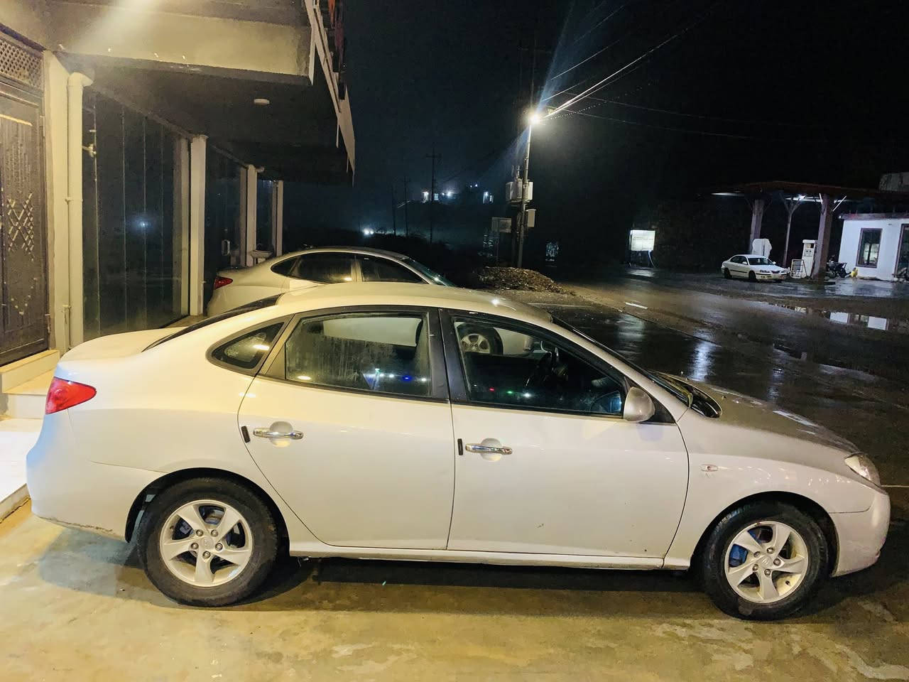 هۆندای ئەڤانتی2006
پێشوپشت كەپس 
چوارتایەوویلی لۆك
سەقفی بەشەرت
كەڤەری بەشەرتە
دەعموولێدراوی نیە
گێڕومەكینەبەشەرتە
مواسەفات فول بەس سڵایت نیە
تەقەوڕەقەی بەشەرتە
ئاوێنەشەفت
كوشن هیتەر
تەبرید لەمس
هەمووشتی ئیش دەكات
ناونیشان ڕانیە 
***********
لەسەرئیزنی ئەدمین
