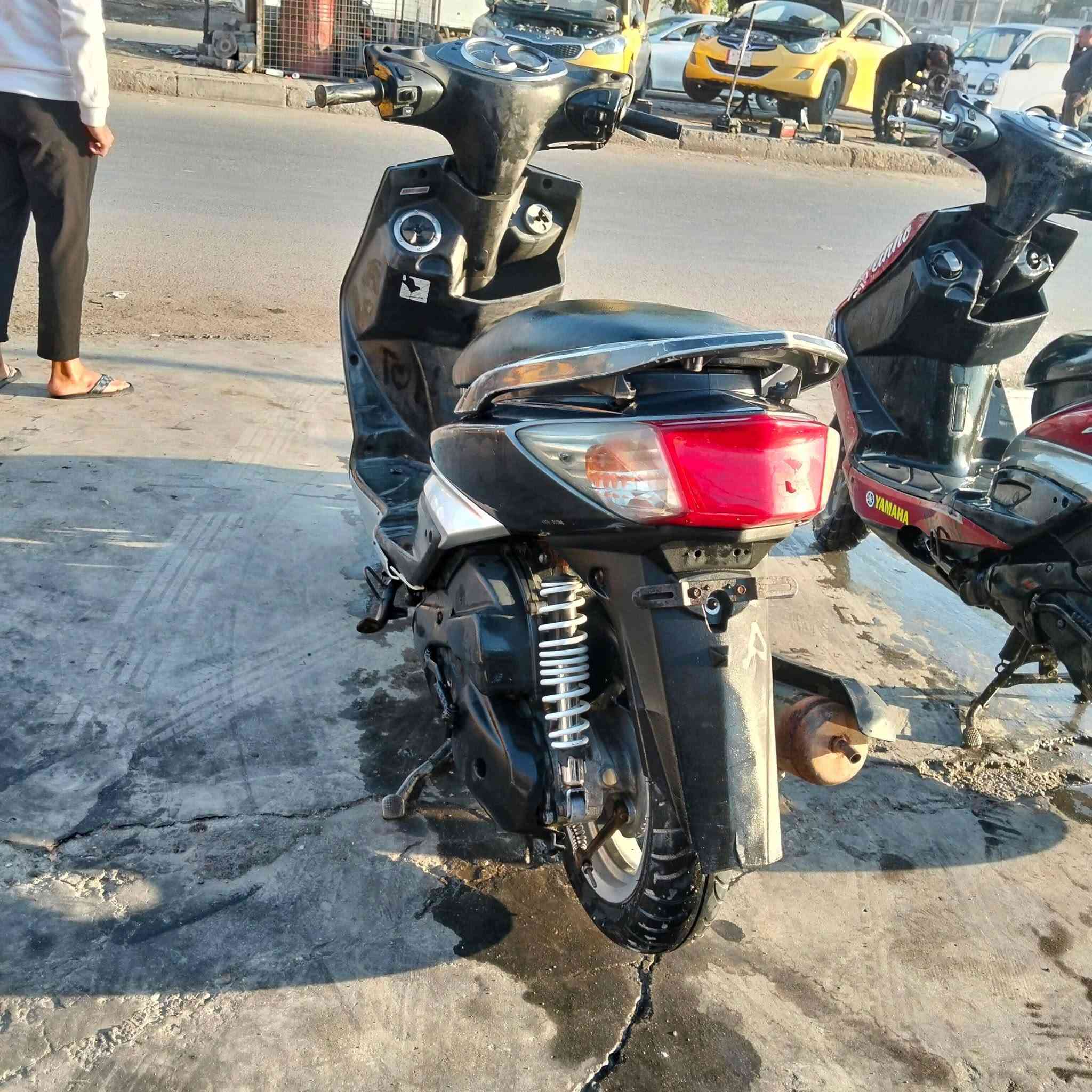 السلام عليكم سكنس فحل 140 نوزل
كهربايات كلها شغاله بيها ولفات فقط  بيع كوم حديد بس 
حلال وحرام يمي مدينت الصدر الرقم ***********
