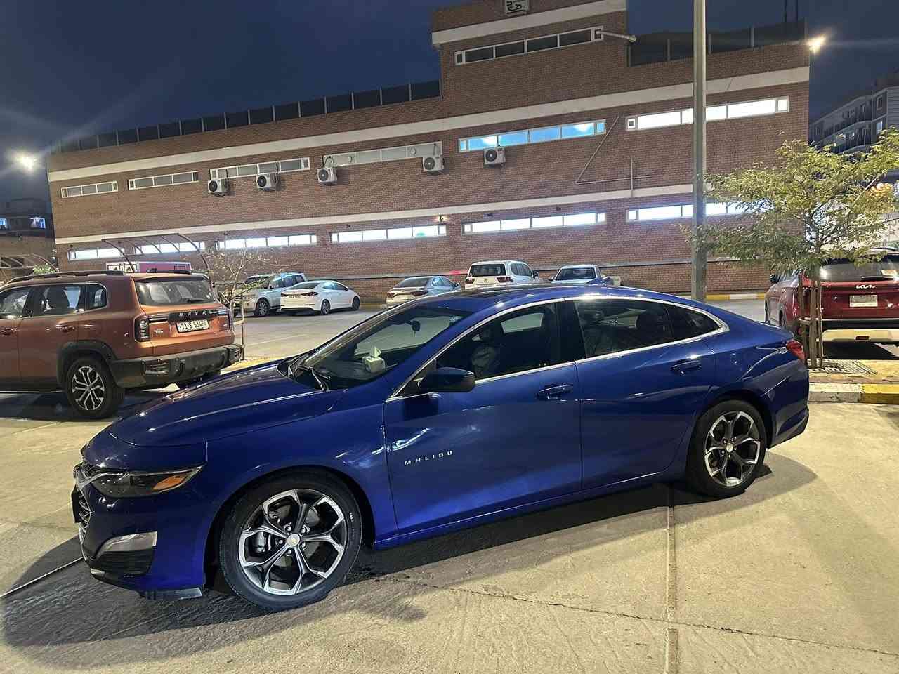 شوفرليت ماليبو. 2023
محرك 1500 تيربو🚀🚀 4 سلندر 

موصفات 1/1

شاشة كبيرة
كاميرا خلفيه 
رادار امامي 
تنبيه اصطدام
سايق الي 
بصمه تشغيل 
بصمه ابواب 
هاندبرك بصمه 
كرسي كهرباء
فتحة سقف بانوراما 
تدفئه المقاعد الماميه 
فول تحكمات استيرن 
حساسات الاطارات 

السعر (125 $)وبيه مجال للطيبين 
عنوان بغداد الحريه مجمع ايادي العدل 
***********
