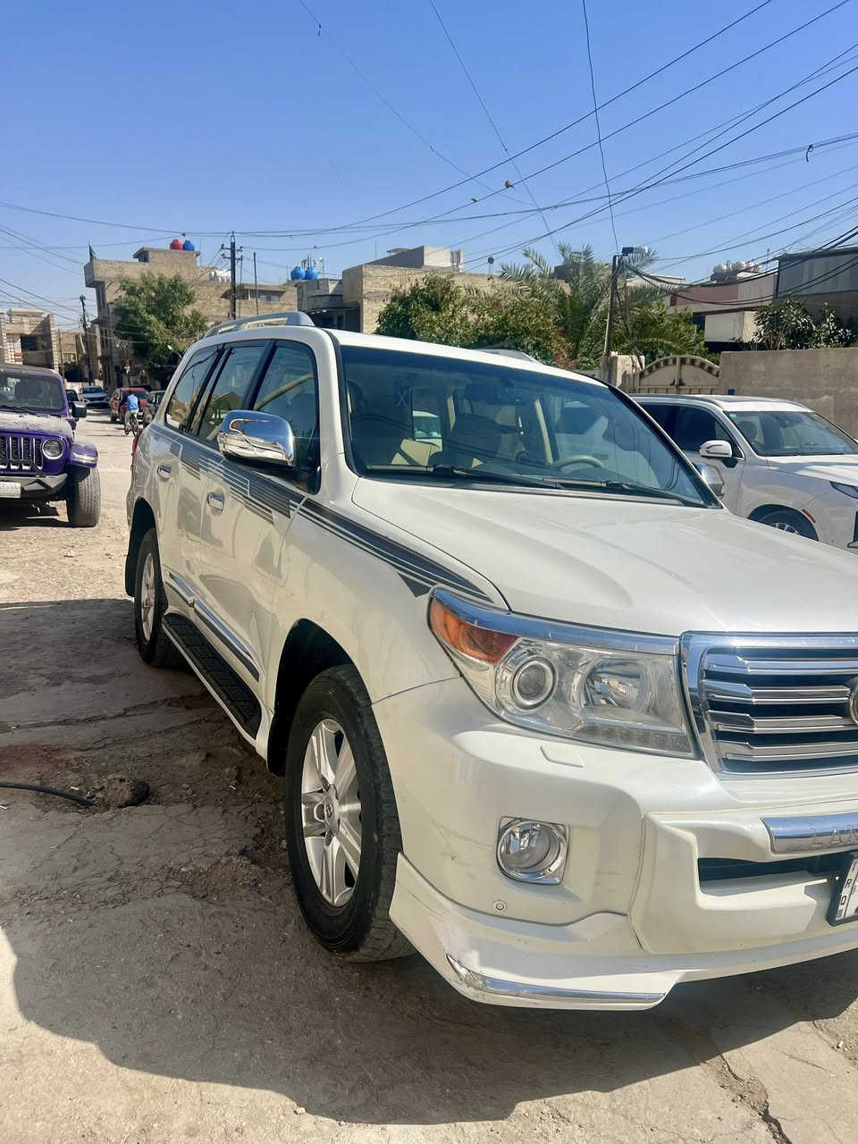 لاندكروز موديل 2014
ماشيه 198 
رقم بغداد ب اسمي السياره 
سنويه منافذه جديده 
كير ومحرك مكفول 
صبغ بيها قطعه وحده وتبديل قطعتين 
السعر  32,000 $ 
***********
