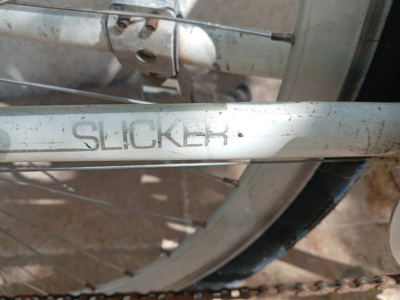 بايسكل رياضي مقفول من كل شيء *********** اريد راسلني على الواتساب سعر 100 وبمجال
