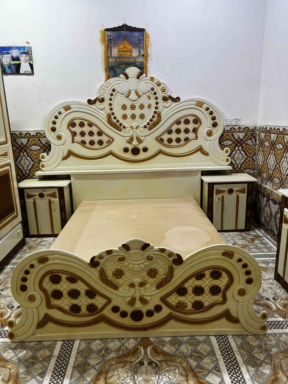 غرفه اخشاب ام السته نضيفه كلش سعر 800 وبيه مجال عنوان سوك الشيوخ حي العسكري رقم ***********@إشارة
