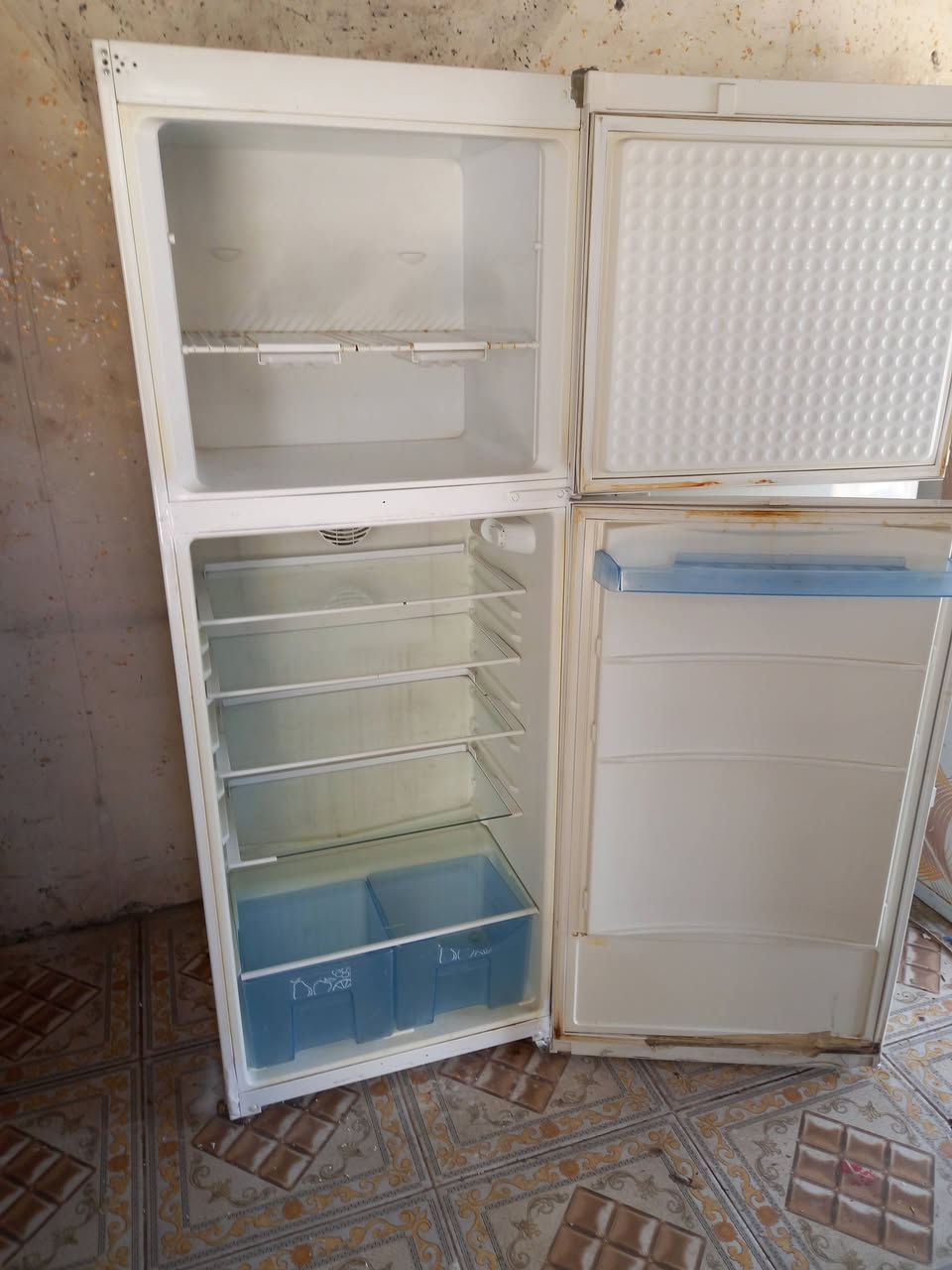 ثلاجه للبيع شرطه شغل ضمان اسبوع كامل السعر 180 وبيها مجال تعال خاص وتدلل


**إذا كنت صاحب هذا الإعلان وتريد حذفه لأي سبب، رجاءا أرسل رسالة إلى الدعم الفني**
