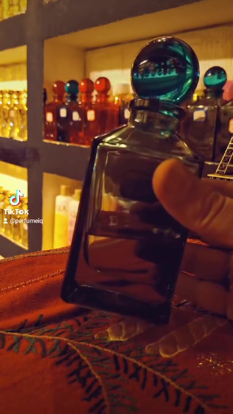 🌹"لا يمكن تحقيق الأناقة بدون عطر. إنه الإكسسوار الخفي الذي لا يُنسى، والإكسسوار الأمثل."🌹. #fayrouza_perfumes #منطقة_المعلمين #توصيل_بغداد #تعطير_السيارة #عطور_مركزة #ديكور_منزلي #بغداد #اناقة #فيروزه


**إذا كنت صاحب هذا الإعلان وتريد حذفه لأي سبب، رجاءا أرسل رسالة إلى الدعم الفني**