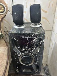 سستم شرط يرج البيت رج يوكع الحايط 😂🤣ويا سماعات ثنين جهاز ما مفتوح ابد ...