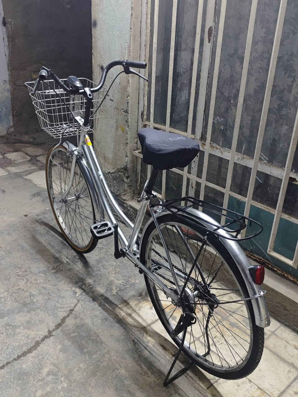 سلام عليكم بايسكل بناتي حجم 26
مابي اي نقص كامل شوفت عينك 
سعر 65 بي مجال جدآ قليل حك الجية
للتواصل ***********
مكاني البياع الرسالة الثانية
