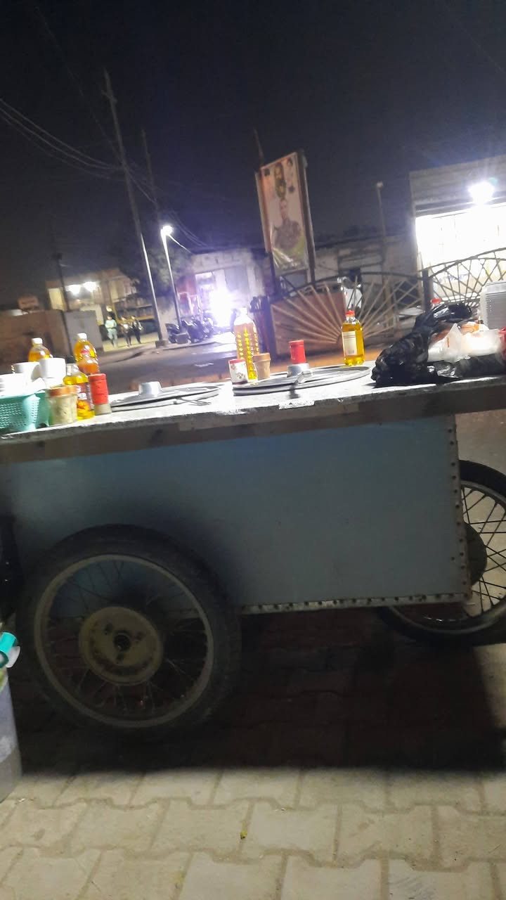 عربانه مال لبلبي للبيع معه طباخ ابو اثنين سعر 200العربانه وطباخ وبيهي مجال رقم الهاتف ***********
