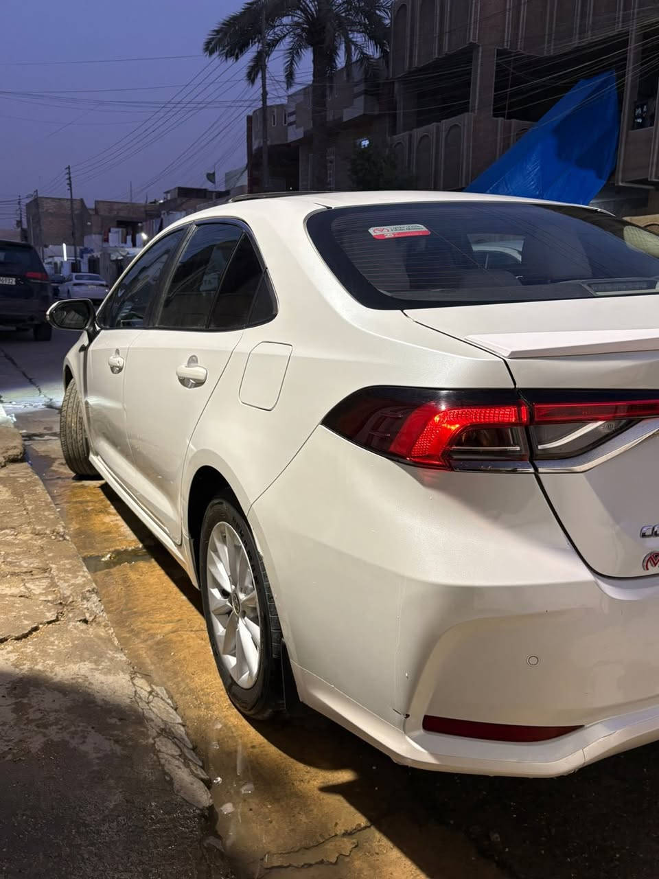 السلام عليكم من رخصت الادمن كورلا موديل 22 ساز  فول مواصفات السياره مكفول من الصبغ ول بارد فقط رصعه بل بنيد ول باب الخلفي مثل ما موضح بصور ماشيه 80 الف مكان سياره بغداد للبيع فقط السعر 170 بيها مجال بصيط 
***********
