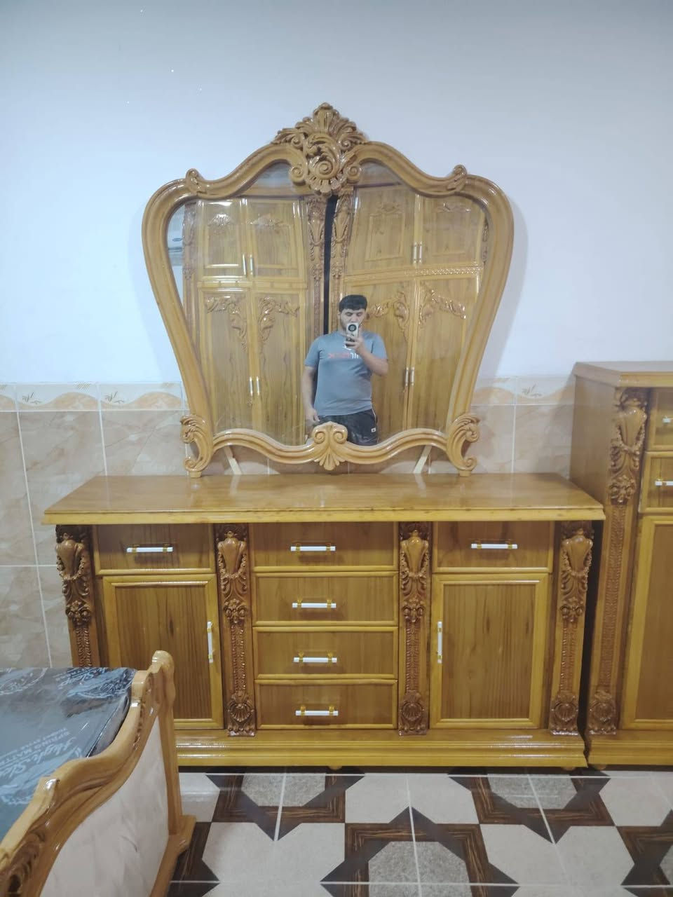 قسط_غرفتك_براحتك
✔️ ويانا مدة التقسيط سنة و نص بدون مقدمة 
✔️ لحاملي ماستر كارد الرافدين من الموظفين و المنتسبين و المتقاعدين
✔️ يوجد فصال حسب الطلب
✔️ يمكنكم استبدال غرفكم القديمة بغرفة جديدة وتقسيط الفرق
✔️ غرف نوم باحدث الموديلات من خشب الصاج


**إذا كنت صاحب هذا الإعلان وتريد حذفه لأي سبب، رجاءا أرسل رسالة إلى الدعم الفني**