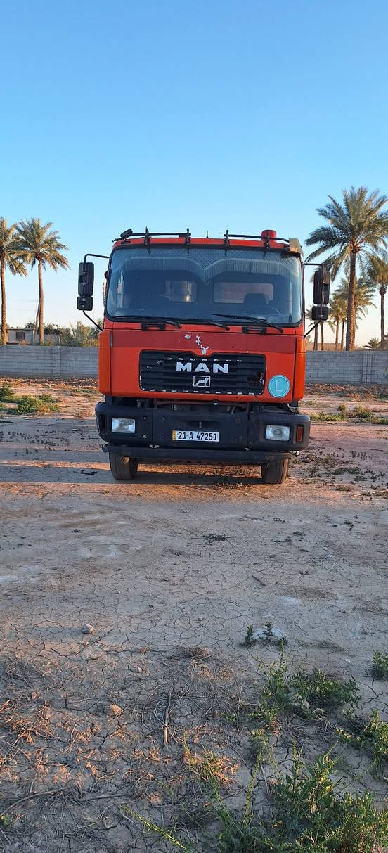 سلام عليكم مان صقر 
موديل 2001
حجم 464
شاصي عالي 
مجموعة جيف 
سيارة مكفوله من كلشي 
جاهزه لشغل 
مكاني ديالى الاستفسار 
***********
