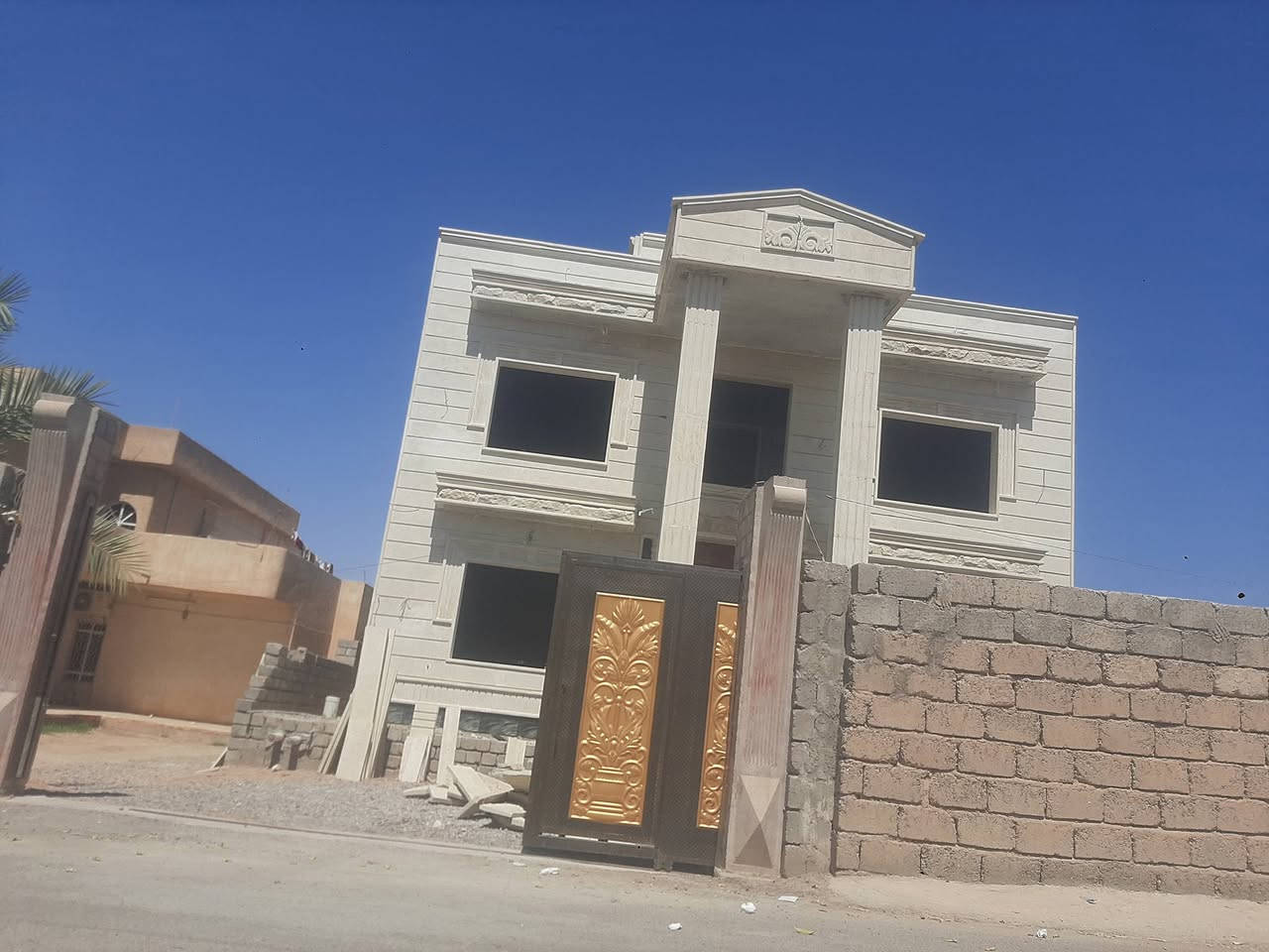 كادر حلان لتغليف الواجهات كرسته وعمل/ ***********
