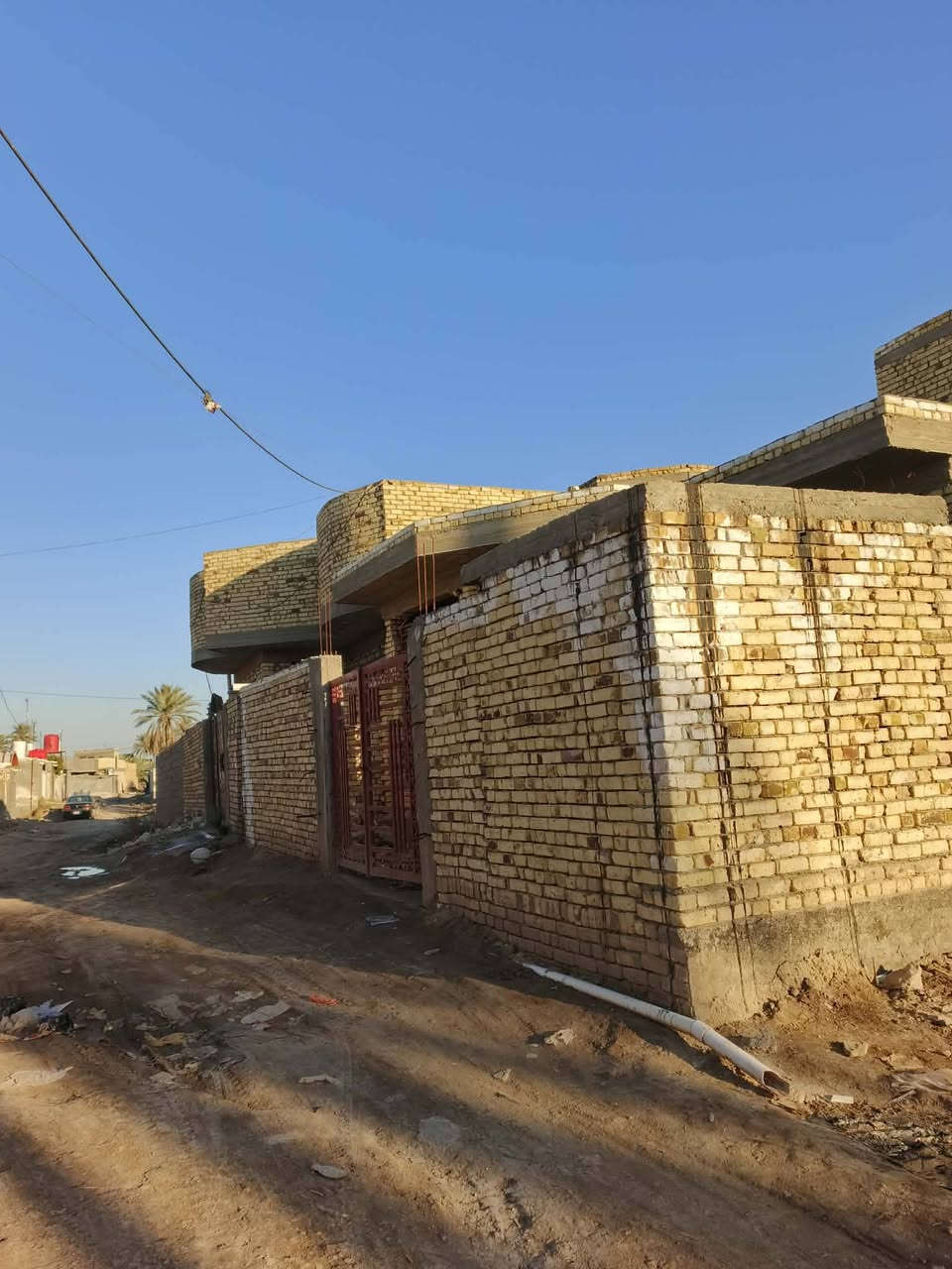 السلام عليكم. 
هيكل كامل للبيع. 💵
ــــــــــــــــــــــــــــــــــــــ

المساحة: 200 متر
سند 25
طابو زراعي 
واجهيه 10 امتار
نزال 20
ــــــــــــــــــــــــــــــــــــــــــــــــــــــــــــــــــــــــــ
الموقع. 📍

بين علي قماره والجمعية-شارع حسينية الشهداء-مقابيل ابو سيف الصيدلاني. 
ــــــــــــــــــــــــــــــــــــــــــــــــــــــــــــــــــــــــــــــ
البيت يتكون من 

غرفة عدد (2)
صالة-استقبال-مطبخ
ـــــــــــــــــــــــــــــــــــــــــــــــــــــــــــــــــــــــــــــــــــــ
ــــــــــــــــــــــــــــــــــــــــــ
للاتصال .   

***********
