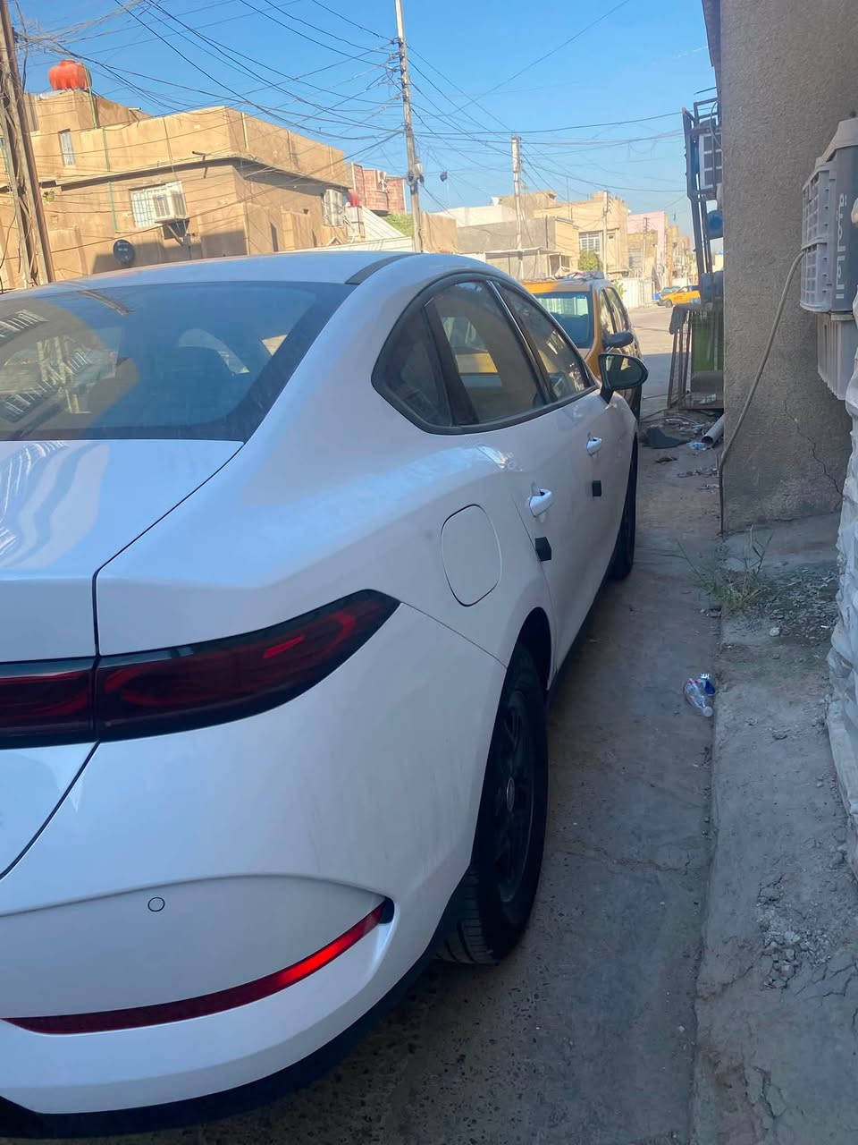 BYD جن بلاس
ماشيه ١٨ ألف 
بياع الرساله الأولى 
سعر ١٨ مليون 
***********
