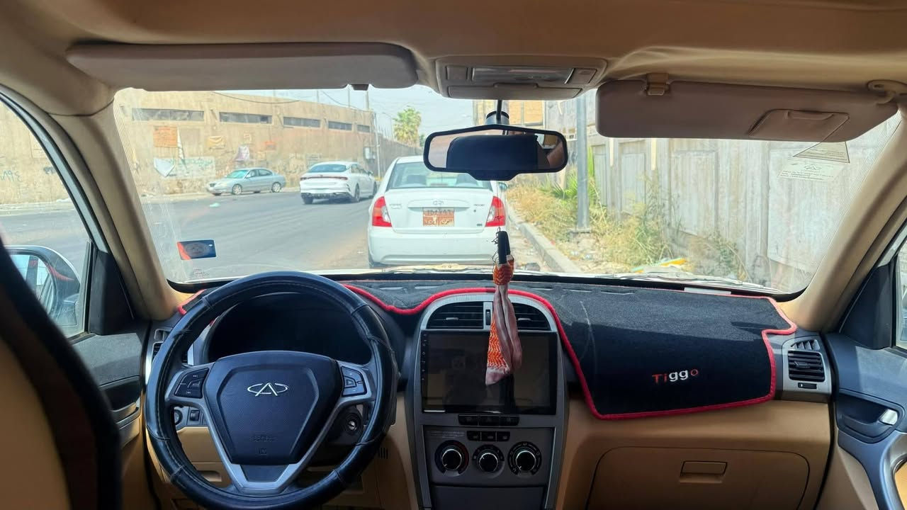 تيكو 13 رقم بغداد انكليزي ماشيه كلش قليل سياره عله ايدي مرتبه ونظيفه ماشيه ٣٣ الف بيهه شخط بالباب  وخالتلهه ترايش ومبدل باب الصندوك  مكانه بغداد الوزيريه سياره مابيهه اي نقص رايدتهه ٦٨وبيهه مجال سياره مماشيه هواي ***********0
