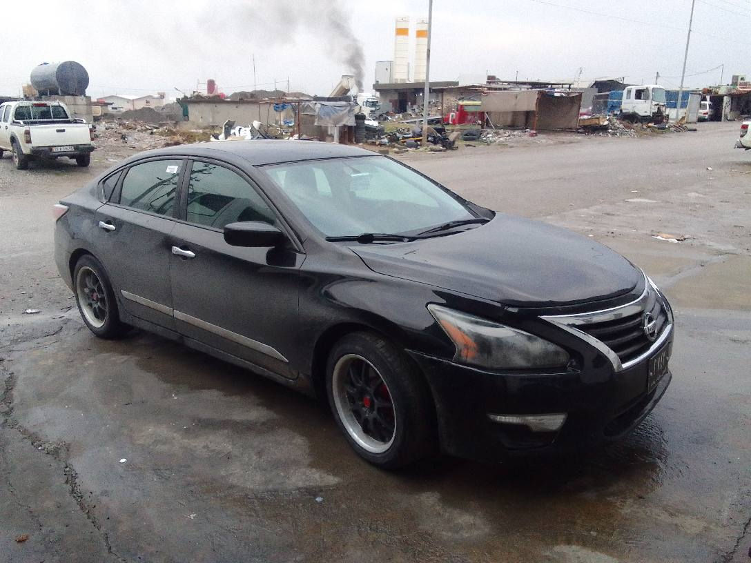 نيسان ئالتيما 
براوه ى دووبه ى
موديل 2015
توماتيك و فول مواسه فات بئ سلايت
به سمه يه يه ك دينار مه سره فى تيدا نيه
گيرومه مه كينه و تندوتولى و ته بريدو كاره بايي و هه موو گيانى به شه رته
ويل سپورت سه ياره كه زورپاكه پئش و پشتى كه پسه 
***********
*********** رانية, السليمانية
