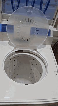 السلام عليكم ورحمه الله
غسالة 16 جديده استعمال شهر حوضين غسل + تنشيف السعر 250 المكان الحرية / الدولعي 

للاستفسار/ ***********
